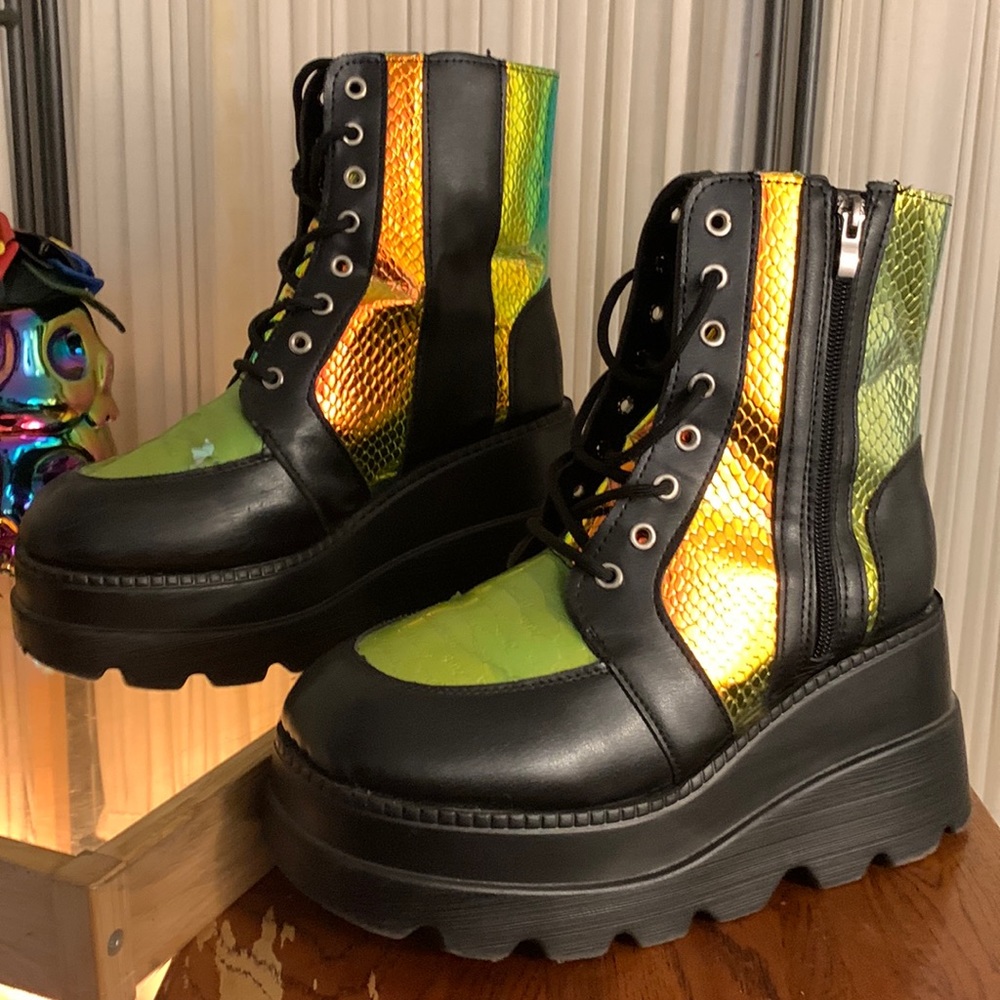 Holographic Platforms